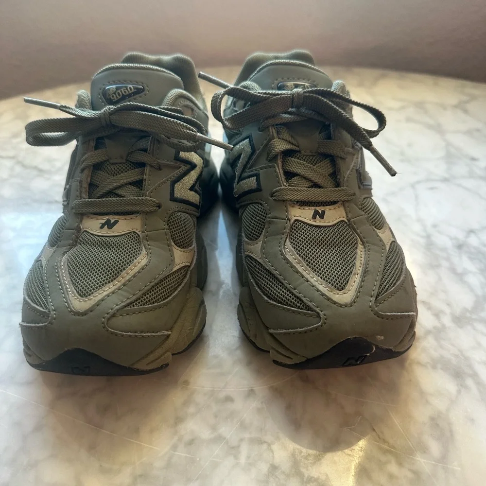 New Balance Olive Green 9060 Athletic Shoes Size 3 (35 EU) - Picture 2 of 8